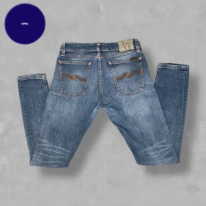 nudie jeans  - Inga defekter och väldigt fina.  W 31 och L32  Passform: slim fit Nypris 1600 kr. skriv vid funderingar!