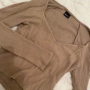 Tröja från Gina Tricot - Helt oanvänd 