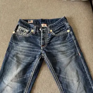 säljer dessa true religion jeans då de ej kommit till användning