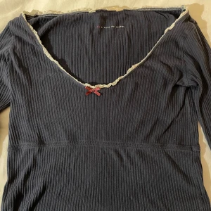 Odd molly lång ärmad  - Odd Molly lång ärmad, är i bra skick, är off-shoulder