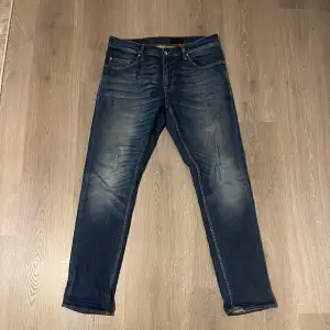 Tiger of sweden jeans i storlek W32/L32, Skick 10/10 Endast använda ett par gånger och inga defekter, Vårt pris 699kr, Skriv om ni har några funderingar Mvh Märkes Banken 