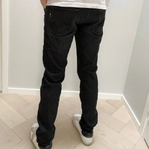 Replay anbass jeans  - // Replay Anbass Jeans | Storlek: W29 L32 | Nypris runt 1800kr | Färg: Svart | Hör av dig vid intresse eller andra funderingar//