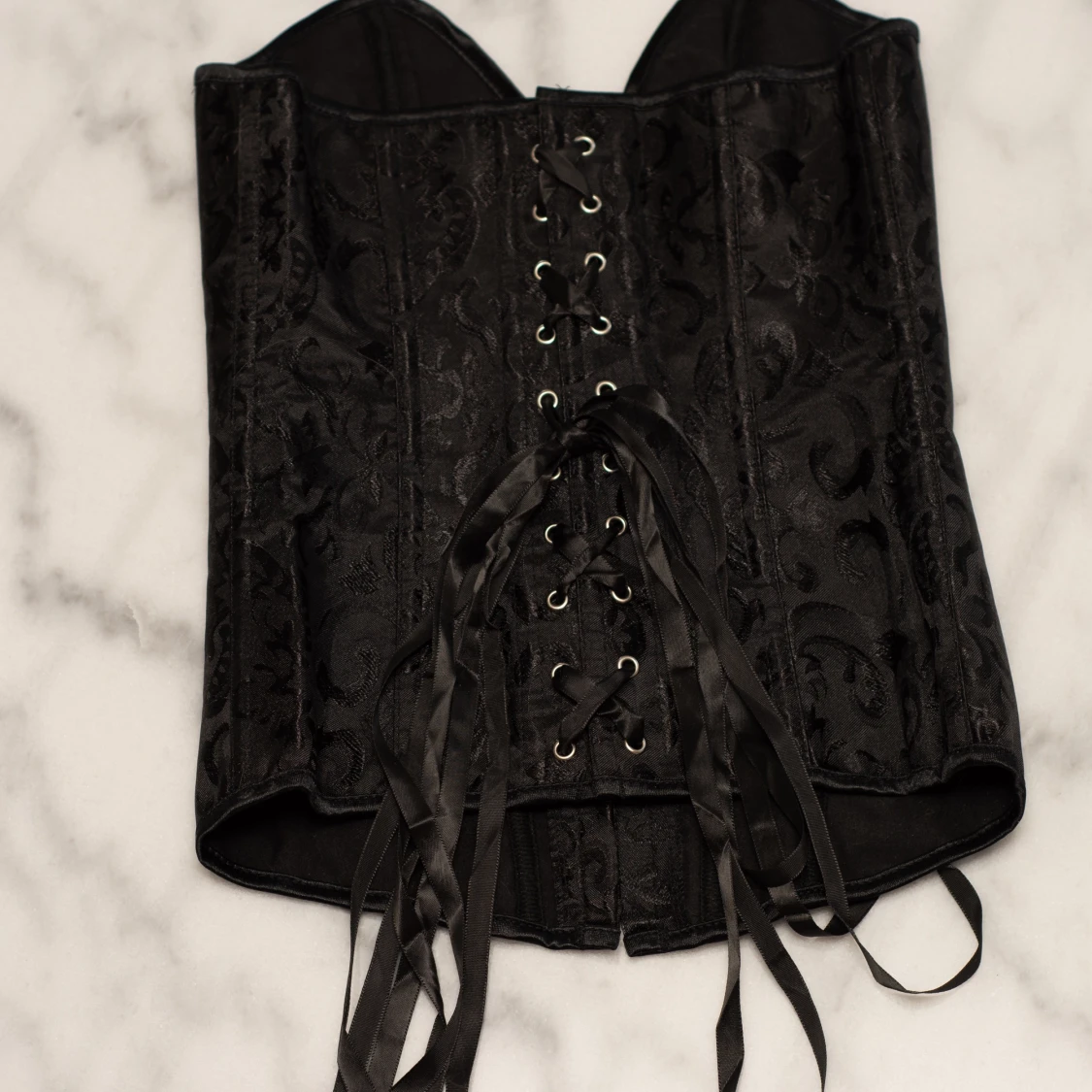 Svart korsett med snörning - 90