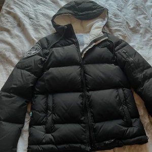 Dam jacka - Swedish design since 2006 jacka Fin vinterjacka storlek Xs Säljer för 200kr kan frakta eller mötas