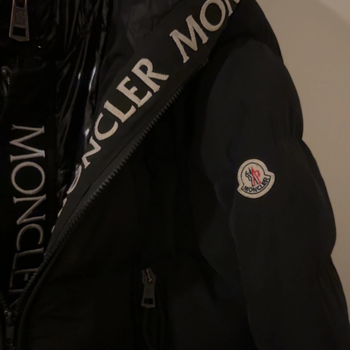 Säljer moncler jacka - 90