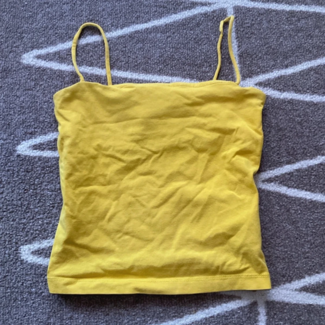 Gul topp från ginatricot