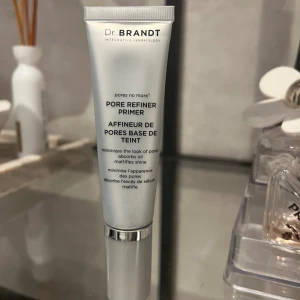 Dr. Brandt Pores No More Pore Refiner Primer 30 ml - Dr. Brandt Pores No More Pore Refiner Primer 30 ml använd vid två tillfällen . 