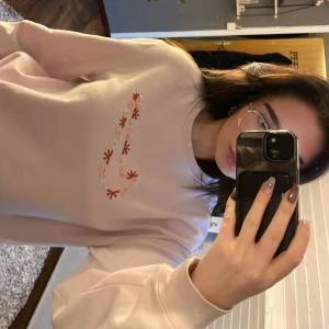 Nike tröja  - Super snygg ljus rosa Nike tröja!  Storlek S Pris - 300💕