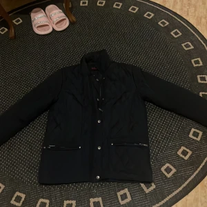 Jacka - Storlek 38