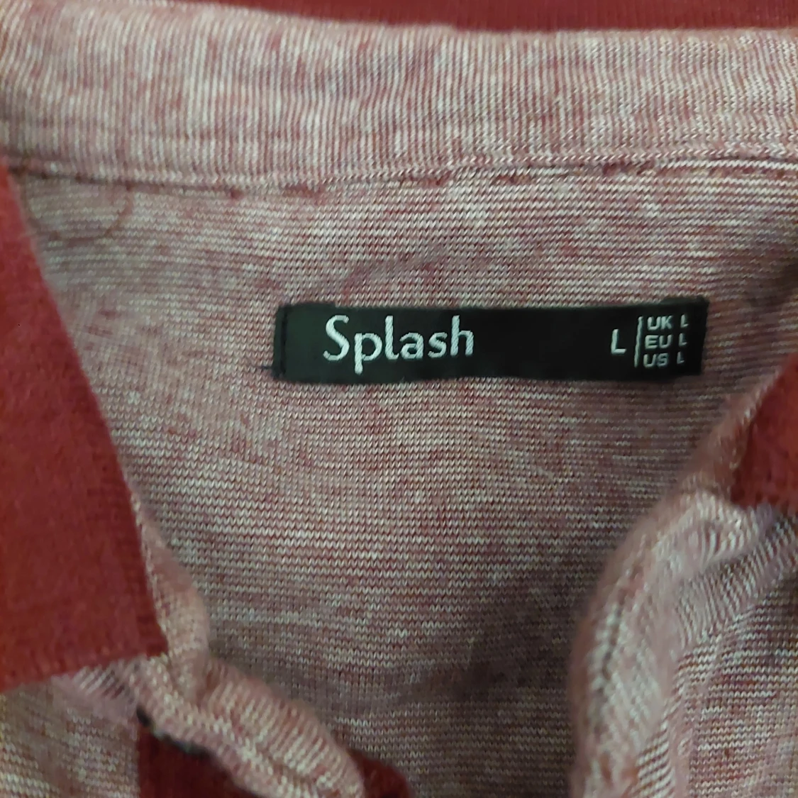 Röd och grå pikétröja från Splash - 90