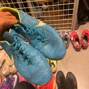 Fotbollsskor - Dessa neymar skorna gör dig rörigare 