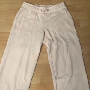 Lågmidjade mjukisbyxor - Skiiit snygga mjukis byxor ifrån lager 157. Baby rosa. Passar den som är lite kortare i längd