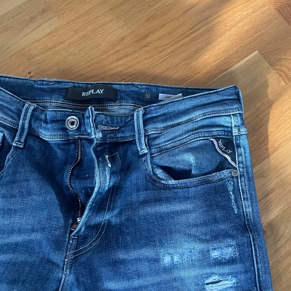 Replay jeans i herr modell storlek waist 32 och length 32. Jeans & Byxor.