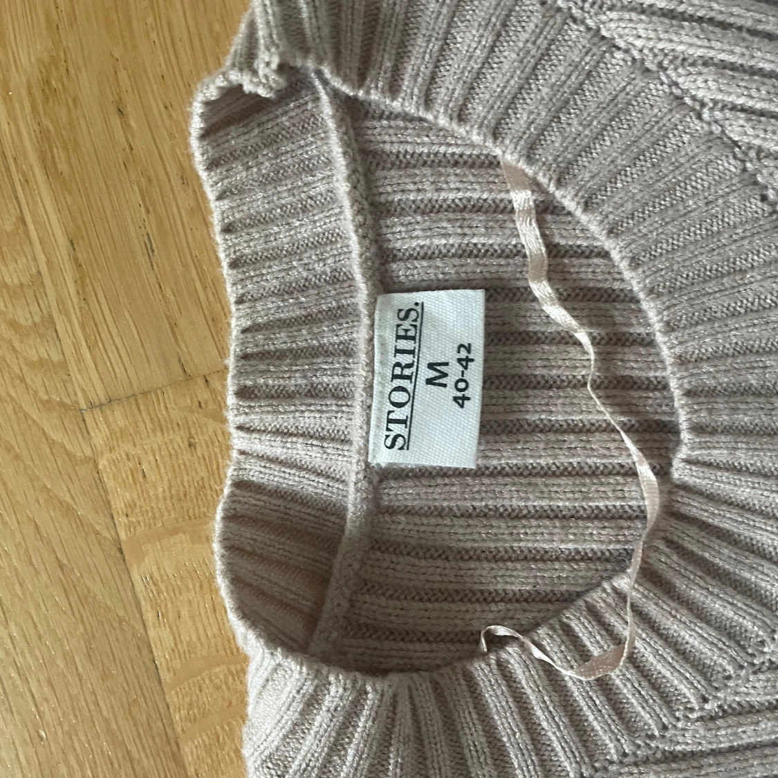 Beige stickadklänning  - 91