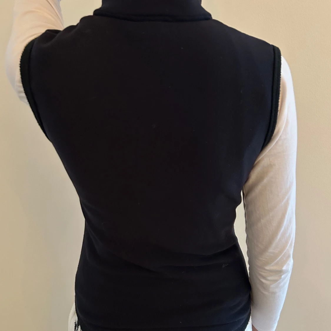 Svart fleeceväst från Mondor - 3