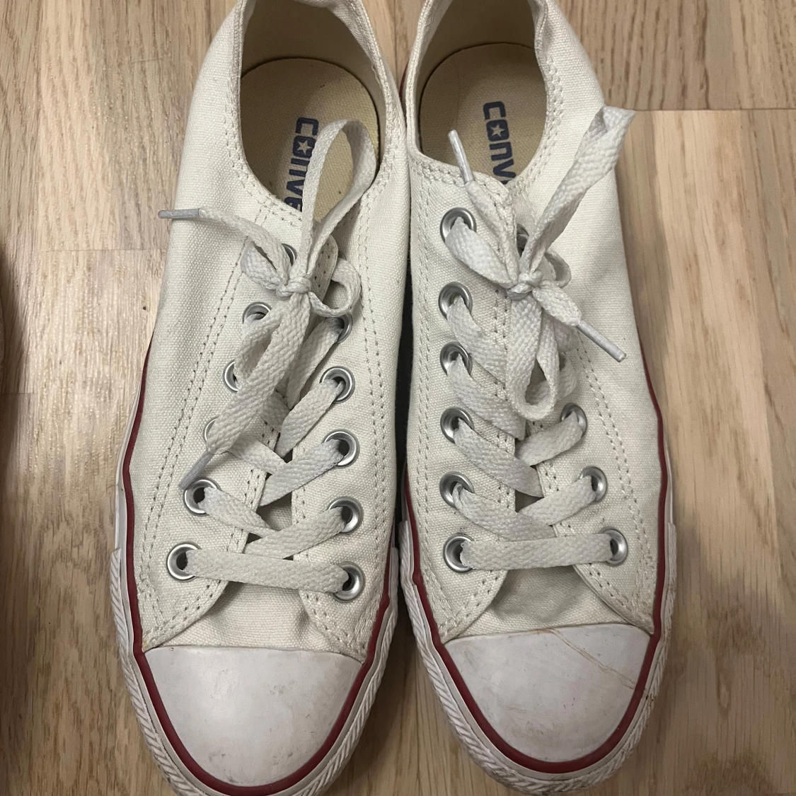 Vita sneakers från Converse