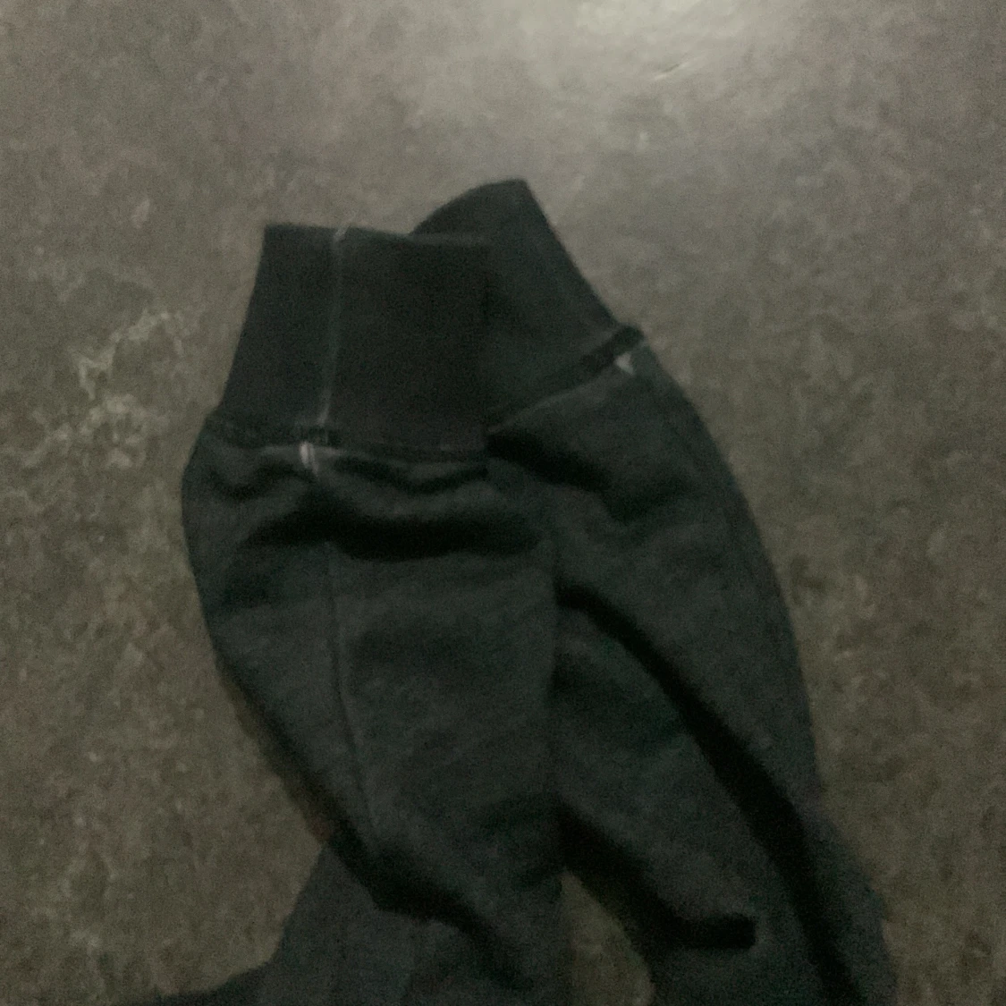 Svart sweatshirt från GANT - 2