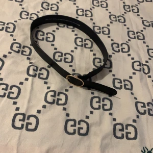 Black H&M belt ｜ svart H&M-bälte - Size EUR 90 ｜US 35-36