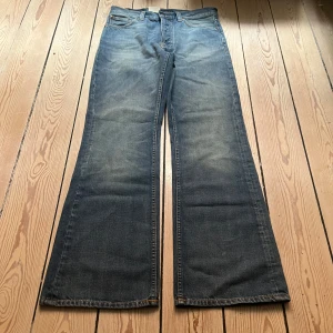 Nudie Jeans Flare - Helt nya Flare Jeans ifrån Nudie Jeans! Medium passform, Storlek: W29 L32. Mått: Längd 109cm, Midja 40cm, benöppning 24cm! Nypris 1800kr - Mitt pris 1000kr jämt. Möts upp på Södermalm, använd gärna "köp nu"