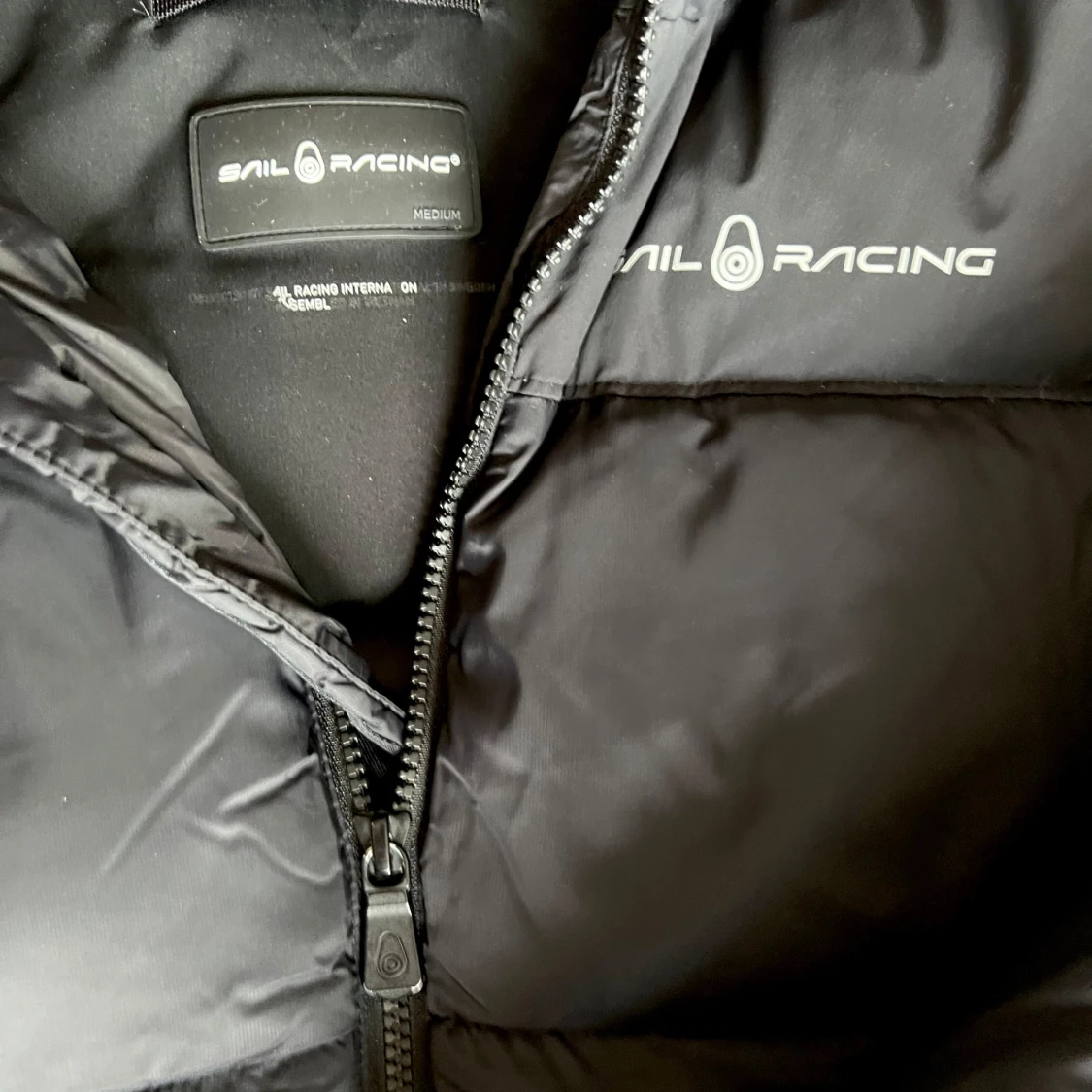 Svart dunjacka från Sail Racing - 3