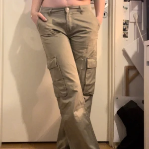 Cargo pants  - Super snygga, använt mycket men inga synliga skador 