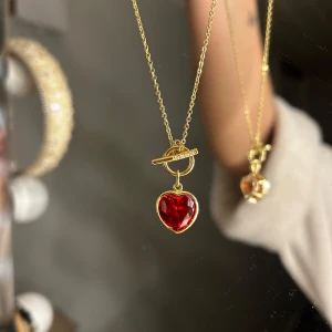 Smyckeset från ioaku - Halsband och ring från ioakus valentine kollektion förra året. Använt väldigt lite, därav är allt i väldigt bra skick! halsband-400kr, ring-350kr 💕💕
