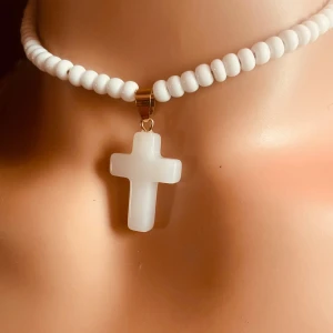 Made by prisförslag- 1 berlock EJ halsband  - Made by prisförslag- 1 st berlock kors. halsband ingår ej. Vid köp av halsband och berlock 189:-