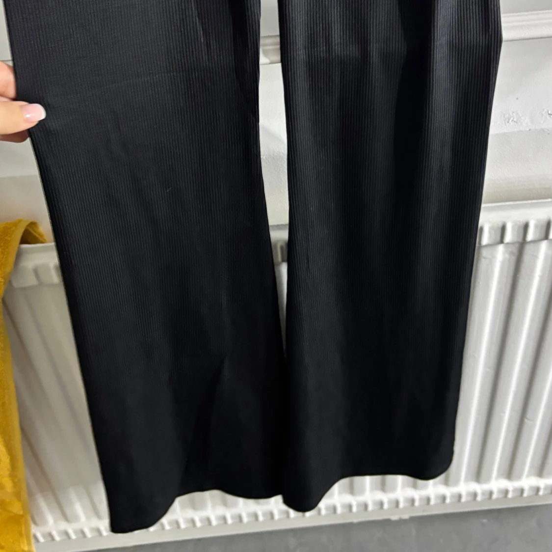 Svart oneshoulder jumpsuit - 3