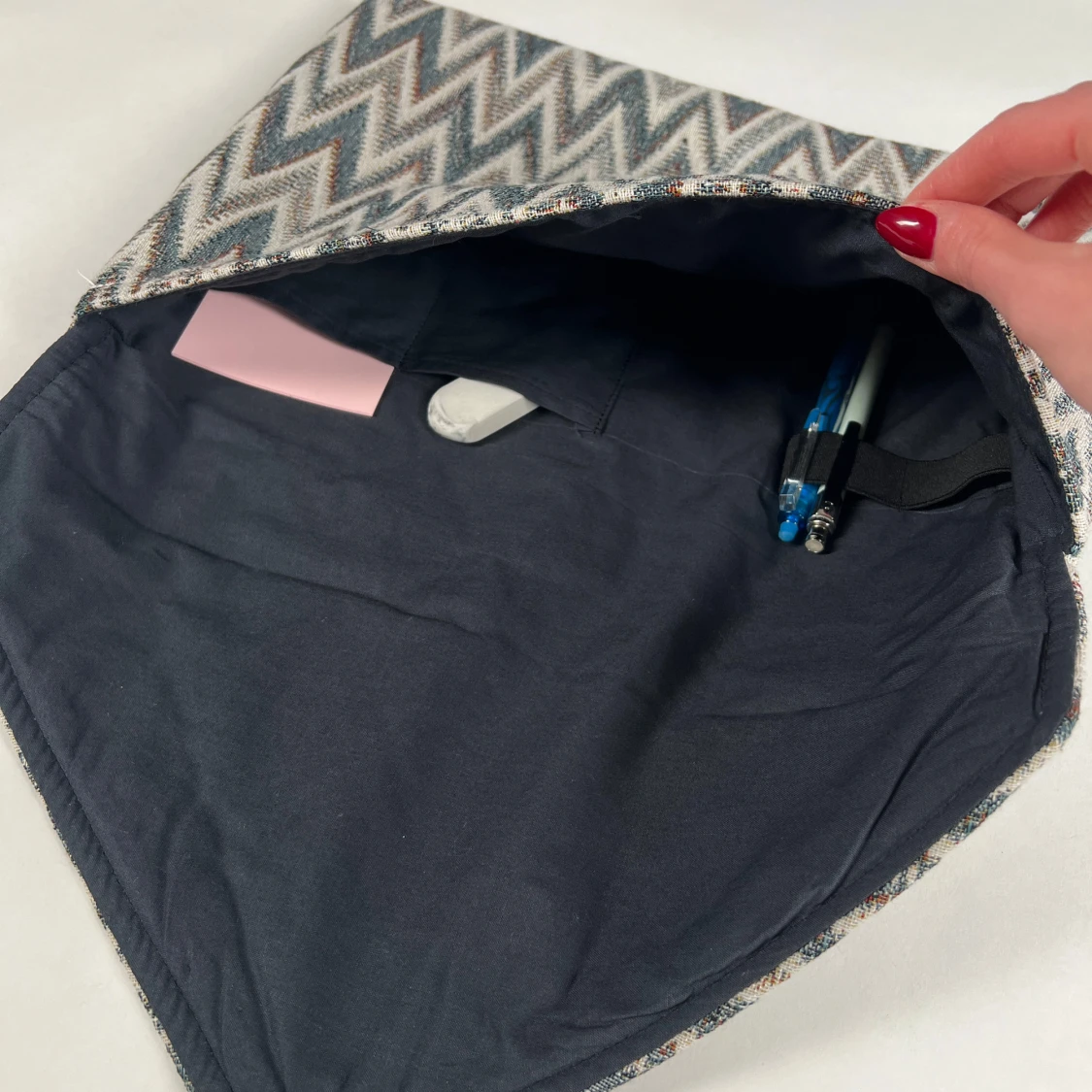 Zickzack-mönstrad datorfodral - 2