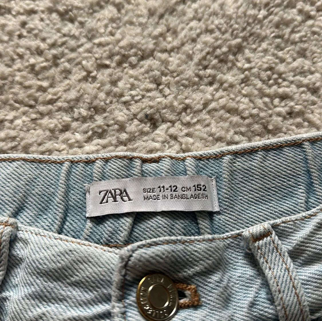 Ljusa jeansshorts från Zara - 2