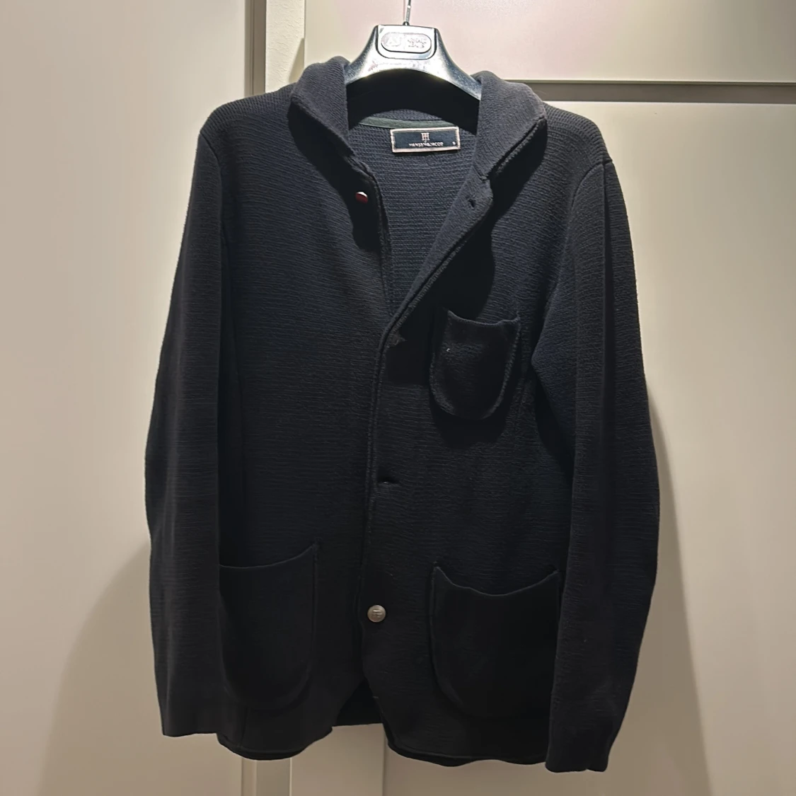 Mörkblå cardigan från Hansen & Jacob