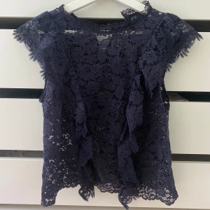 Zara topp - Säljer spetstopp från zara, storlek S, använd Max 3 ggr.