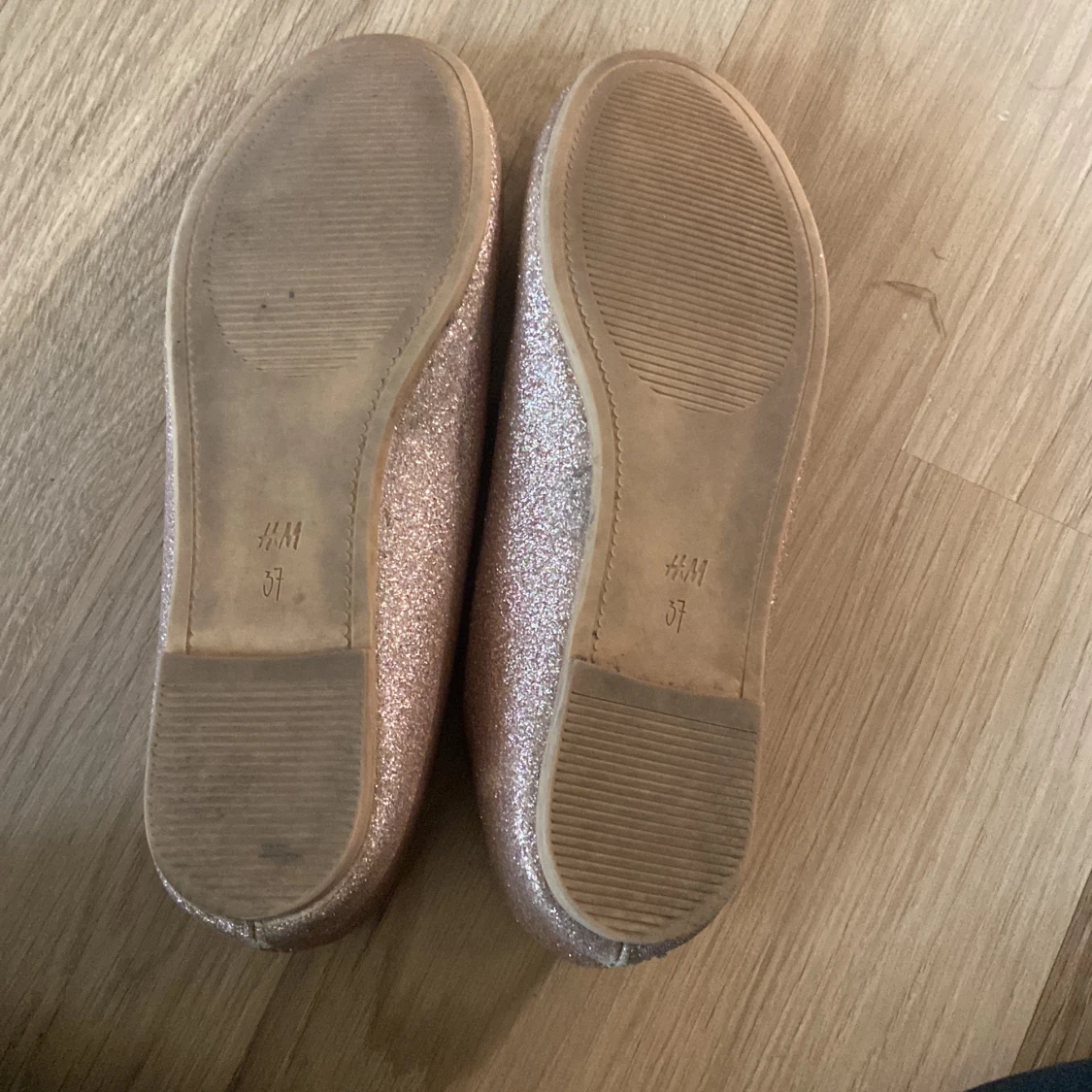 Glittriga ballerinaskor från H&M - 92