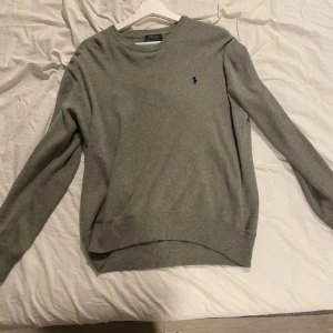 Ralph lauren tröja  - Fin ralph lauren tröja i storlek M, bra skick. skriv för mer bilder och info 