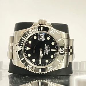 Seiko Submariner Mod - 40mm - Fin seiko submariner mod med nh35 mekanism, saffirglas på toppen och under med stainless steel kropp. Ifall du har mer frågor eller vill ha video så är det bara att höra av sig, priset är fast 😀  📍finns att hämta i växjö/kan frakta