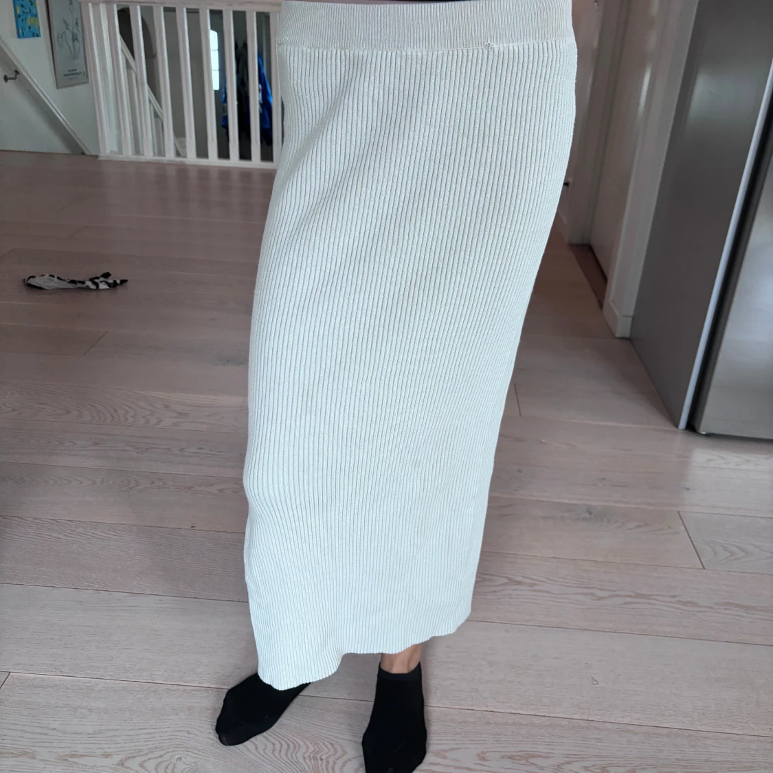 Vit ribbad långkjol