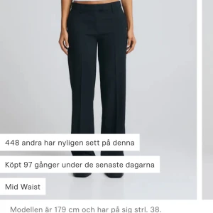 Kostymbyxor  - Säljer dessa kostymbyxor från BikBok i storleken 42, skriv privat för egna bilder eller frågor!