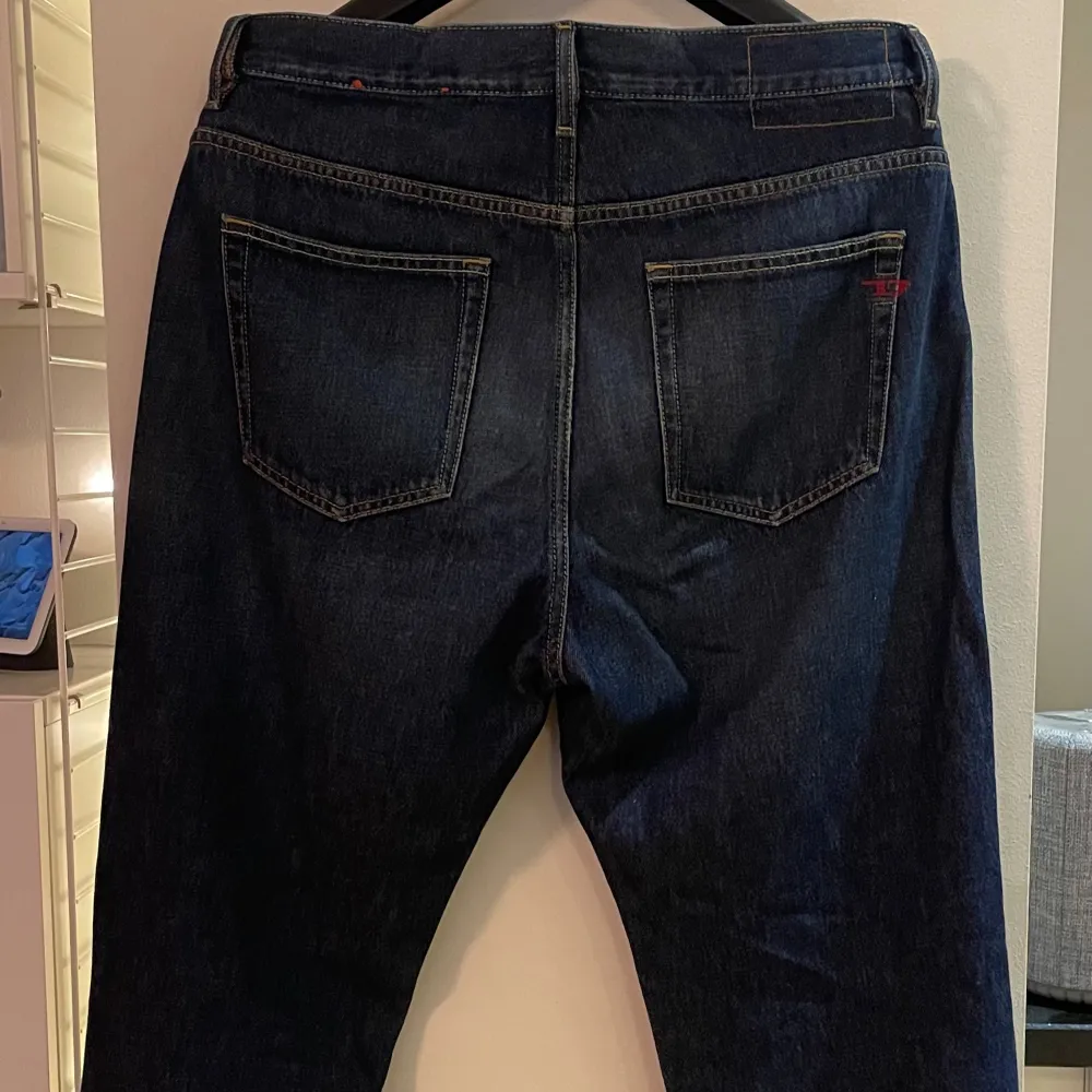 Storlek 34, skick 9/10 väll använda, men bra kvalitet.. Jeans & Byxor.