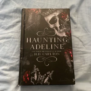 Haunting Adeline - Säljer denna spännande romance. Varnar för att den inte ska läsas av den känsliga. Köpt för 280kr. Säljer för 220kr