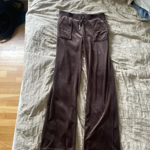 Juicy couture - Ett par bruna juicy couture. Som inte är använda på grund av för stor storlek.🌸