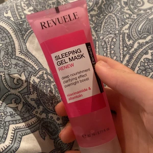 Sleeping gel mask  - Sleeping gel mask från REVUELE kommer inte ihåg nypris men säljer för 45kr