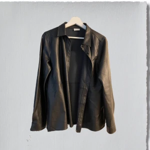 Skinnjacka  - Skinnjacka i fint skick från vila 