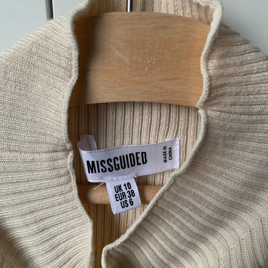 Beige klänning  - 4