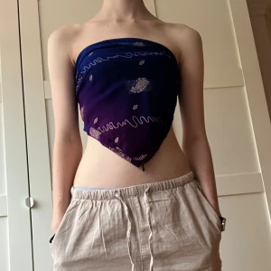 Cool Sjal - Super söt och unik vintage sjal, kan användas som topp eller halsduk, eller vad som helst, väldigt mångsidig. Skriv om funderingar 