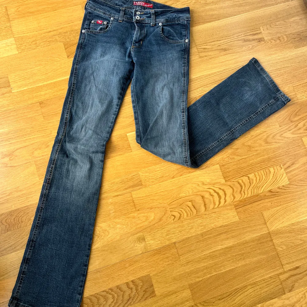 Så fina lågmidjade vintage jeans! 💞 W:26 L:32. Jeans & Byxor.