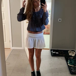 Blus  - Fin blus från saint tropez i färgen mörkgrå💕 storlek XS och passar perfekt nu till hösten. 