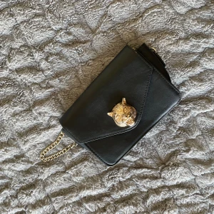 Svart väska - Väska från pieces, skriv för fler bilder, pris kan diskuteras 