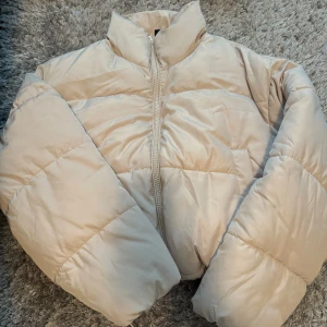 Jacka  - En jätte fin jacka från Hm som aldrig kom till användning.