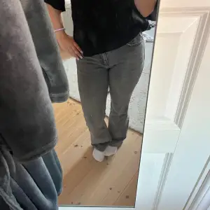 Säljer dessa fina jeans från Gina som tyvär inte kommer till någon användning längre🥰