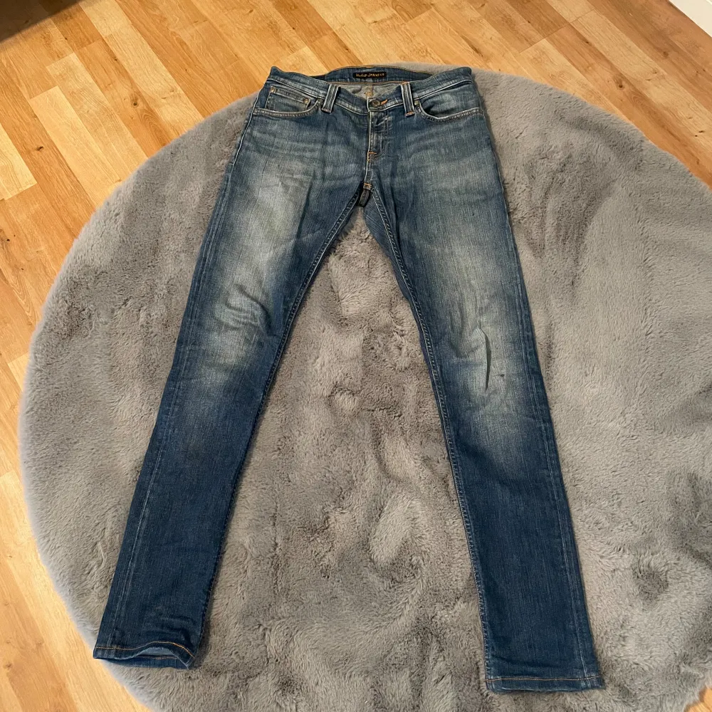 | Säljer nu mina nudie jeans med en jätte skön passform | storlek: 28/34(sitter mer som 28/32) | modell: Tight Long John | skick 9/10 | för fler frågor och bilder är det bara att skriva till mig | . Jeans & Byxor.